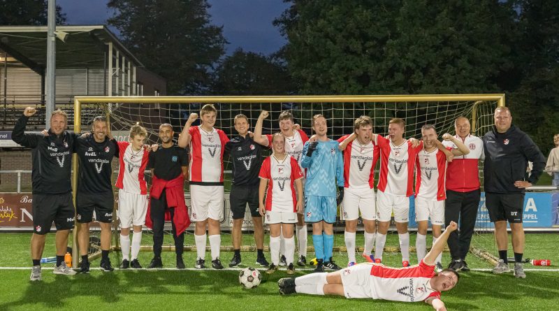 Unieke voetbalavond in Meppel: Menno van Dam coacht VV Ruinerwold