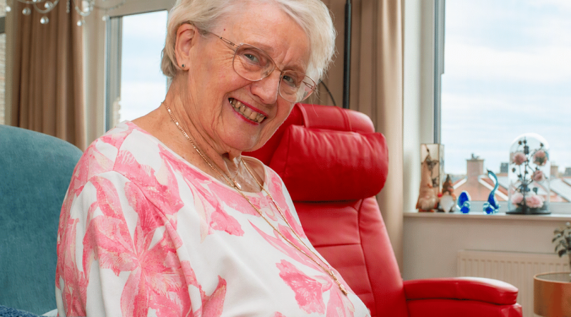 Mevrouw Lankreijer krijgt beeldschermzorg Treant Thuis (Foto Treant)