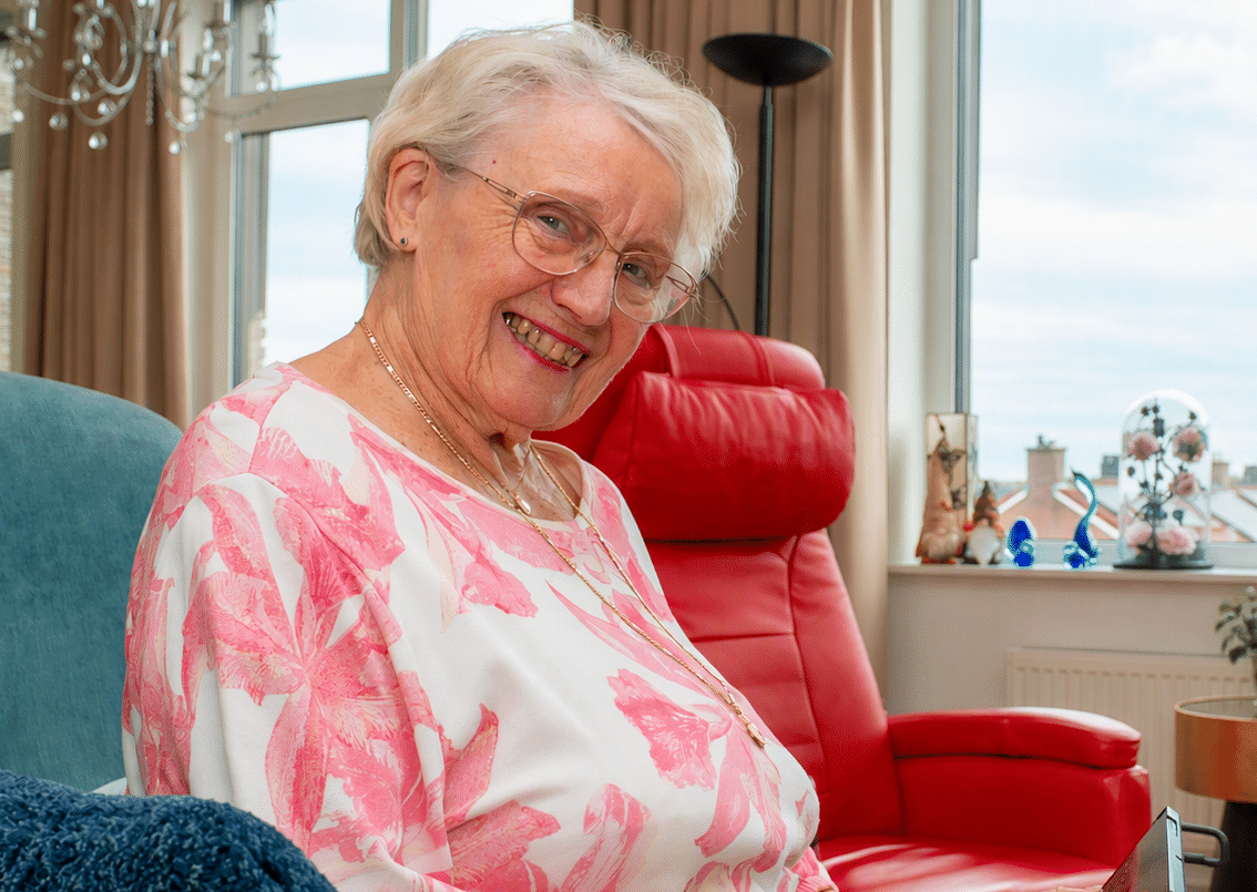Mevrouw Lankreijer krijgt beeldschermzorg Treant Thuis (Foto Treant)