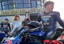 Mika Tiemens heeft zaterdag zijn eerste race in de Yamaha R7 Cup gewonnen. De 18-jarige Staphorster reed op het TT Circuit in Assen in de tweede race naar de winst. Eerder op de dag werd hij vierde.
