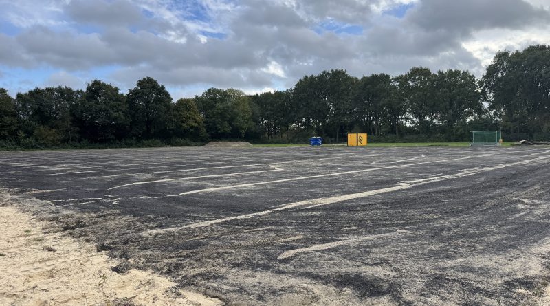De aanleg van de nieuwe accommodatie van korfbalvereniging Thrianta in Hoogeveen is begonnen. De club verhuist in juli 2027 van de Terpweg naar de Sportlaan, naast hockeyclub HHC. Daar krijgt Thrianta twee kunstgrasvelden, nieuwe kleedkamerds en een clubgebouw. De huidige locatie maakt plaats voor woningbouw.