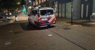 In het centrum van Hoogeveen is het dinsdagavond opnieuw onrustig. De politie heeft meerdere personen aangehouden. De nieuwe onrust volgt op eerdere overlast in het centrum, waar burgemeester Martijn Breukelman dinsdag al harde maatregelen tegen aankondigde.