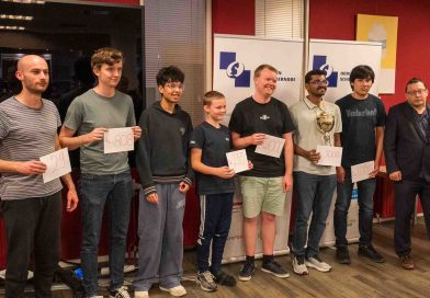 De Indiase schaakmeester AL Muthaiah heeft het Hoogeveen Schaaktoernooi gewonnen na een verrassende slotronde. De veertienjarige Noah Ritzerveld verspeelde de eindzege door een nederlaag tegen de elfjarige Bram ten Dam.