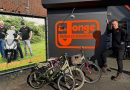 Niet ieder kind in Nederland heeft een eigen fiets. Om daar verandering in te brengen, zamelt De Jonge 2 Wielers in Noordscheschut fietsen in voor het ANWB Kinderfietsenplan. Inwoners kunnen tot en met zondag 25 oktober hun oude kinderfiets doneren. De eerste vier fietsen zijn inmiddels ingeleverd.