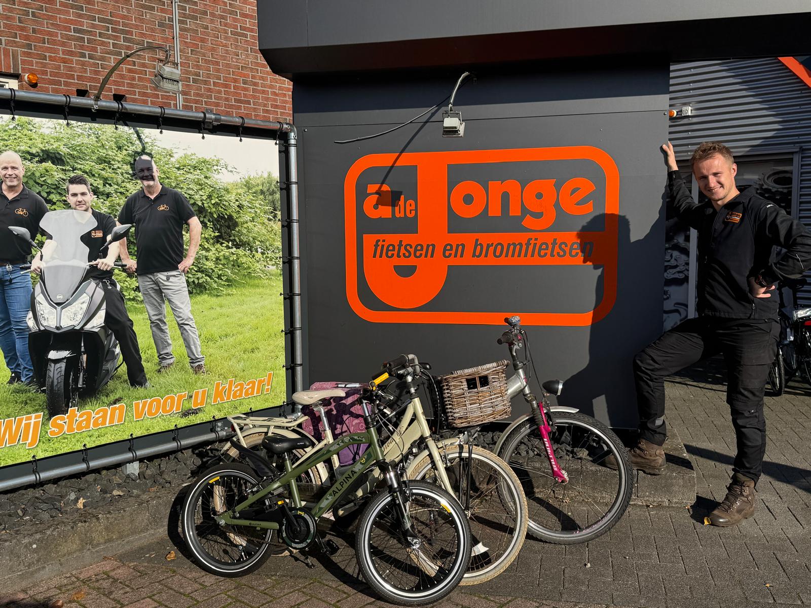 Niet ieder kind in Nederland heeft een eigen fiets. Om daar verandering in te brengen, zamelt De Jonge 2 Wielers in Noordscheschut fietsen in voor het ANWB Kinderfietsenplan. Inwoners kunnen tot en met zondag 25 oktober hun oude kinderfiets doneren. De eerste vier fietsen zijn inmiddels ingeleverd.