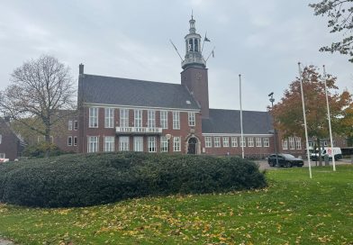 Geen bezuinigingen waardoor inwoners noodzakelijke zorg verliezen en vooraf onderzoek naar de gevolgen van gemeentelijke besluiten. Dat zijn twee belangrijke eisen uit de petitie die Ruben Kleine donderdag aanbiedt aan de gemeenteraad van Hoogeveen. Hij maakt zich zorgen over de positie van kwetsbare inwoners en wil dat de gemeente hun belangen beter beschermt.