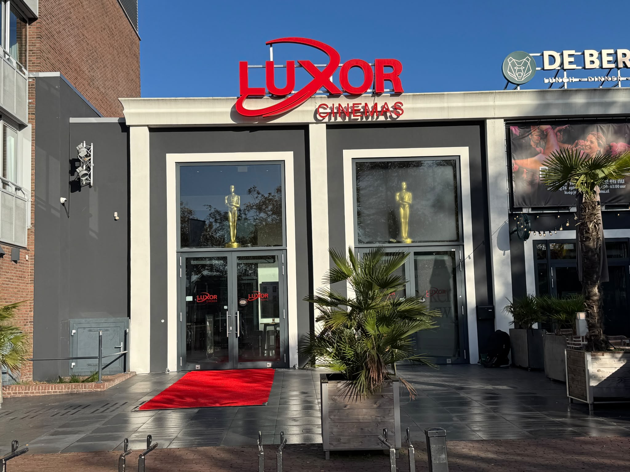 Bezoekers van Luxor Cinemas in Hoogeveen en Meppel kunnen zondag 1 november kennismaken met de cast en crew van de film '23 Brieven van Vincent'. Tijdens een speciale vertoning beantwoorden de makers en acteurs vragen over de film, de opnames en het verhaal achter de productie.