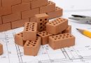 (Foto: Pixabay anncapictures-planning-3536757) De beperkte ruimte op het elektriciteitsnet kan gevolgen hebben voor woningbouwprojecten in de gemeente De Wolden. Netbeheerder Enexis heeft de gemeente eind september laten weten dat in delen van de gemeente momenteel geen transportcapaciteit beschikbaar is voor nieuwe aansluitingen. Welke gevolgen dit heeft voor afzonderlijke projecten, is nog onduidelijk.
