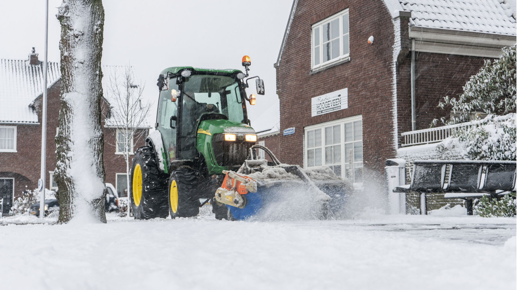 Hoogeveen en De Wolden klaar voor gladheid: “Strooien voordat het glad wordt” Gladheidbestrijding (Foto Gemeente Hoogeveen)